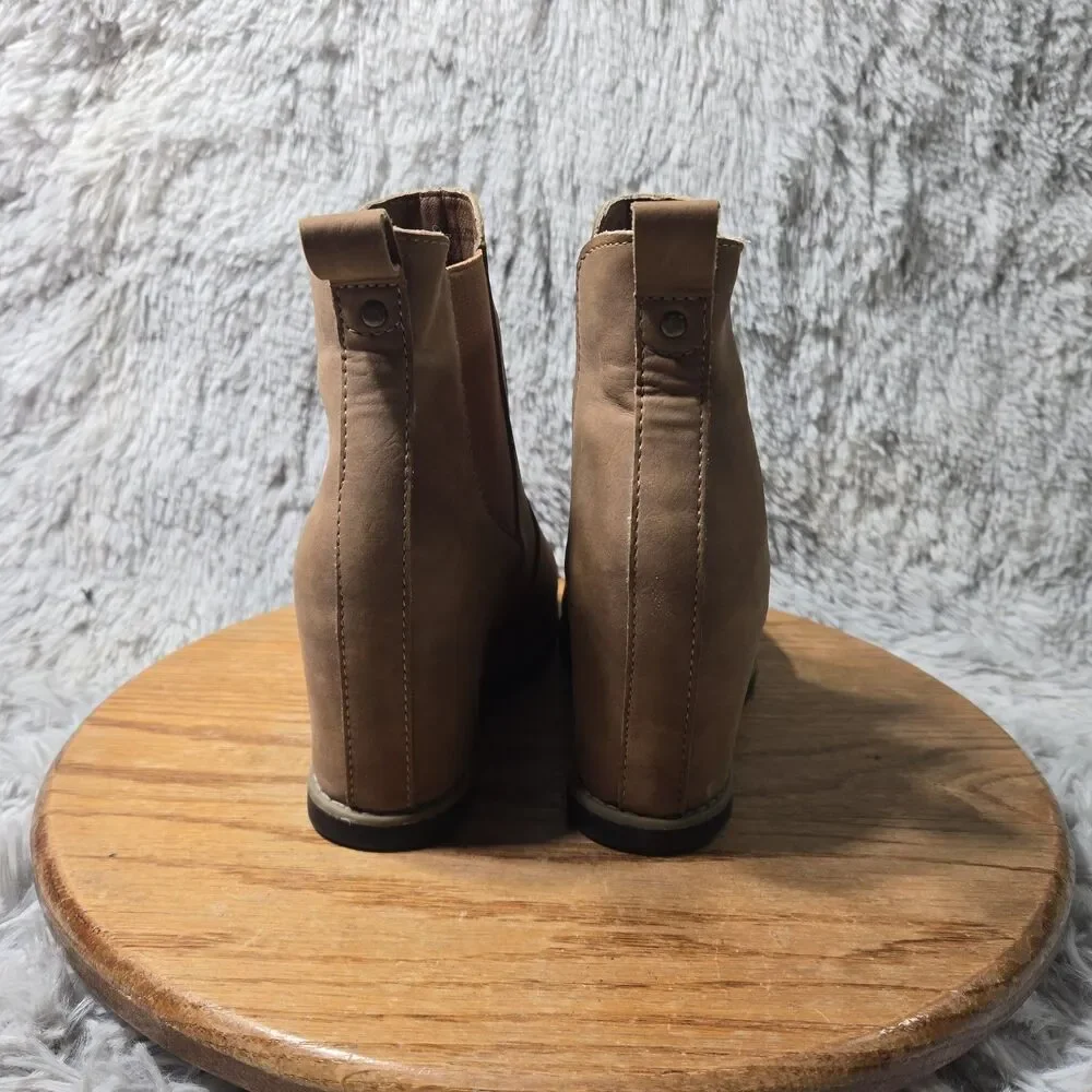 Universal Thread Chelsea Ankle Bootie Brown Boots Womens 9 Amalia Hidden Wedge